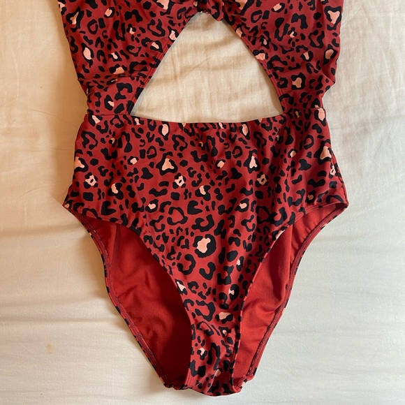 Hollister Swimsuit - Picture 3 of 6